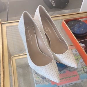 White Size 8 Jessica Simpson PUMPS! Lightly worn - FREE shipping!